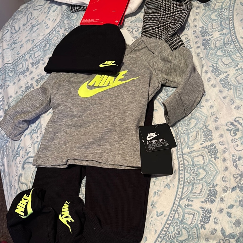 Nike Baby 3-Piece Set in Gray and Black